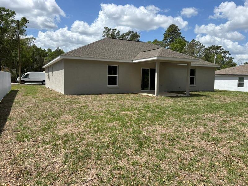Exterior details and patio area of a home in , Dunnellon (Image 17).