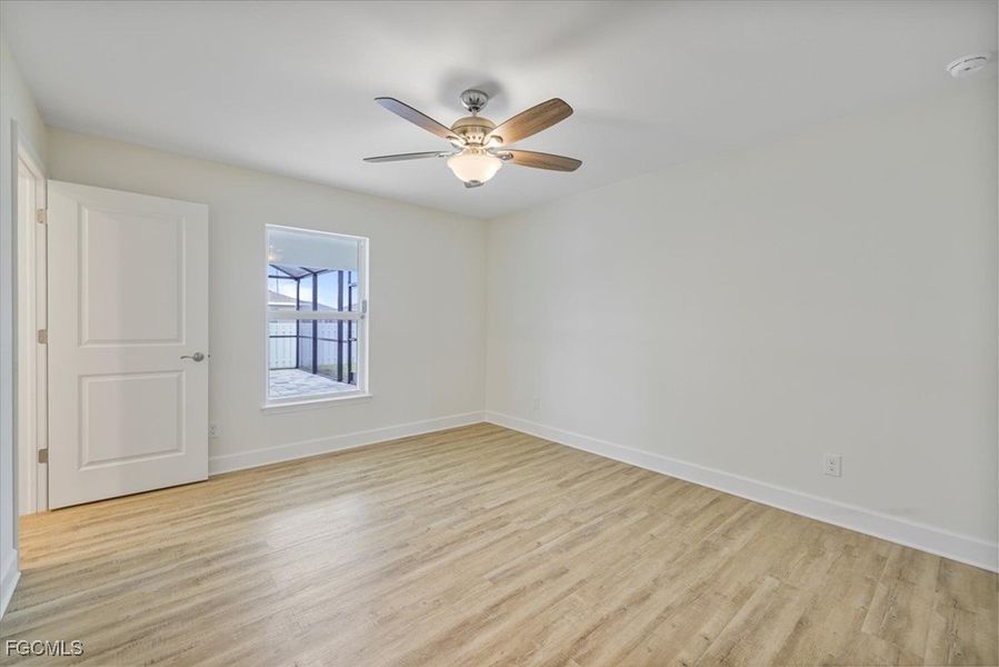 Spacious, unfurnished interior of a new home in Cape Coral, Cape Coral (Image 32).