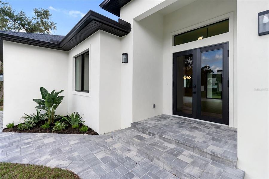 Exterior details and patio area of a home in , Port Charlotte (Image 38).
