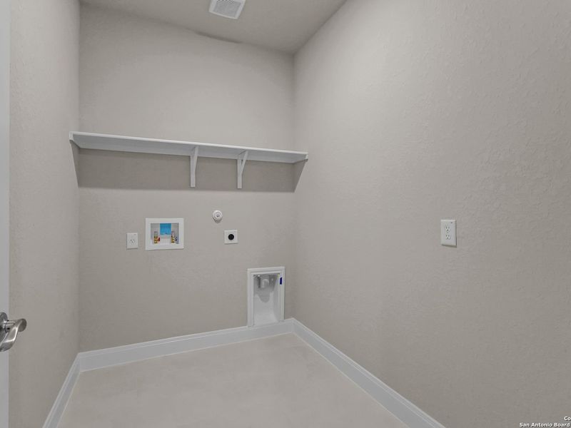 Spacious, unfurnished interior of a new home in The Reserve at Potranco Oaks, Castroville (Image 40).