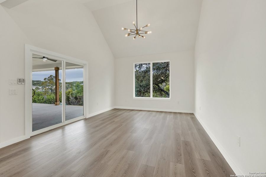 Spacious, unfurnished interior of a new home in , Canyon Lake (Image 24).