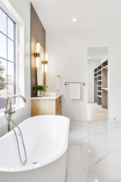Divine primary bath soaking tub