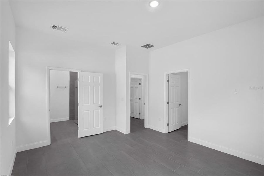 Spacious, unfurnished interior of a new home in , Dunnellon (Image 33).
