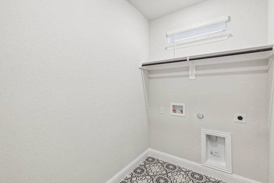 Spacious, unfurnished interior of a new home in Oaks of North Grove, Waxahachie (Image 21).