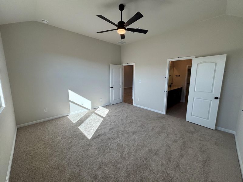 Spacious, unfurnished interior of a new home in Cannon Ranch 40s, Dripping Springs (Image 23).