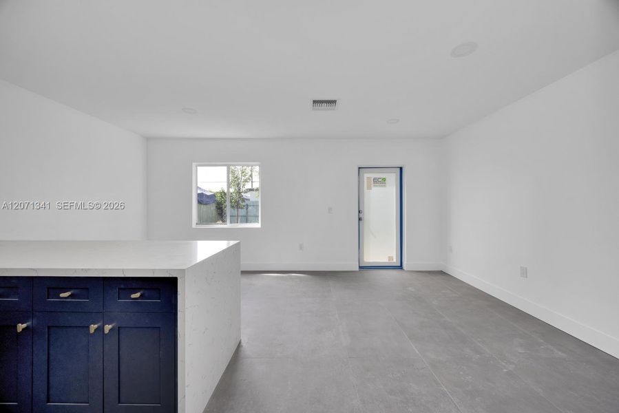 Spacious, unfurnished interior of a new home in , Miami (Image 11).