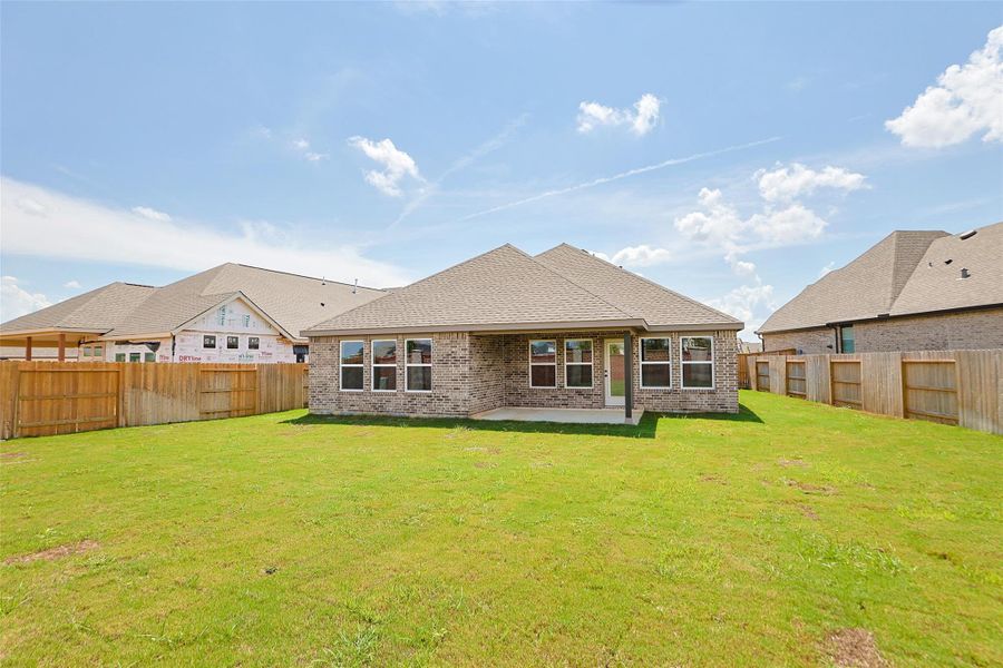 Exterior details and patio area of a home in Wildrye, Waller (Image 17).