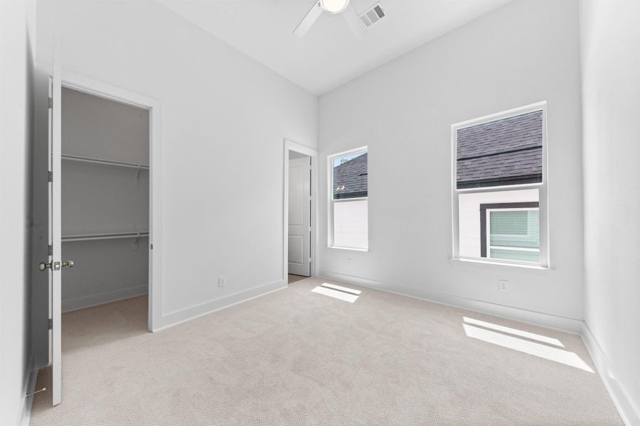 Spacious, unfurnished interior of a new home in , Houston (Image 24).