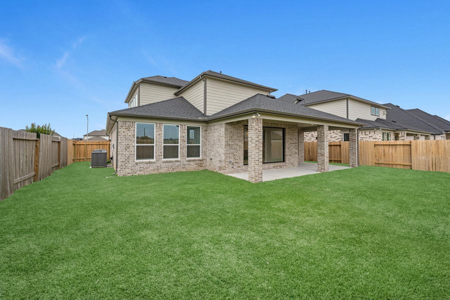 Exterior details and patio area of a home in Morton Creek Ranch, Katy (Image 4).