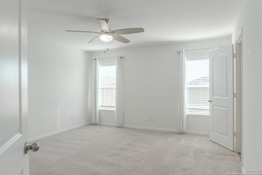 Spacious, unfurnished interior of a new home in Luckey Ranch, San Antonio (Image 16).