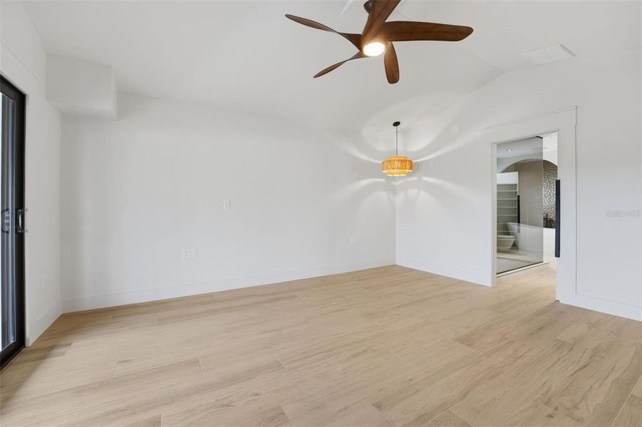 Spacious, unfurnished interior of a new home in , Englewood (Image 65).