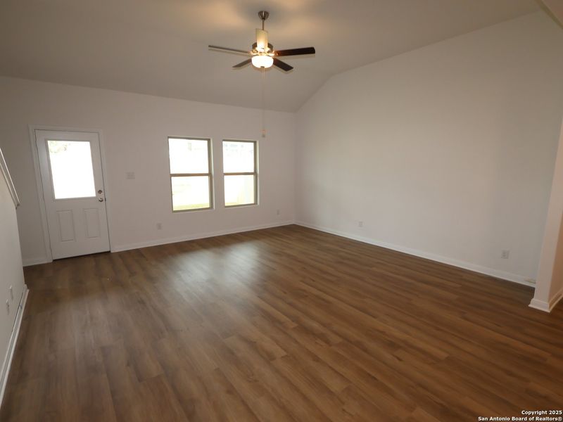 Spacious, unfurnished interior of a new home in Greenspoint Heights, Seguin (Image 18).