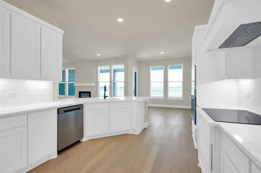 Furnished interior view inside a new home in Springside Estates II, Waxahachie (Image 5). Furnished interior view inside a new home in Springside Estates II, Waxahachie (Image 5).