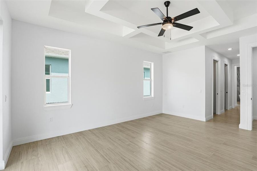 Spacious, unfurnished interior of a new home in , Cape Coral (Image 39).