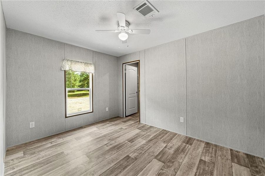 Spacious, unfurnished interior of a new home in , Elberton (Image 20).