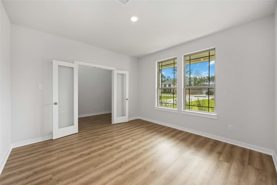 Spacious, unfurnished interior of a new home in Deer Pines, Conroe (Image 12).