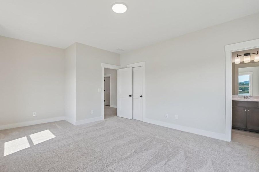Spacious, unfurnished interior of a new home in Hillshire, Cumming (Image 36).