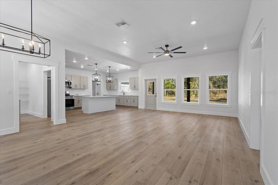 Spacious, unfurnished interior of a new home in , Fanning Springs (Image 37).