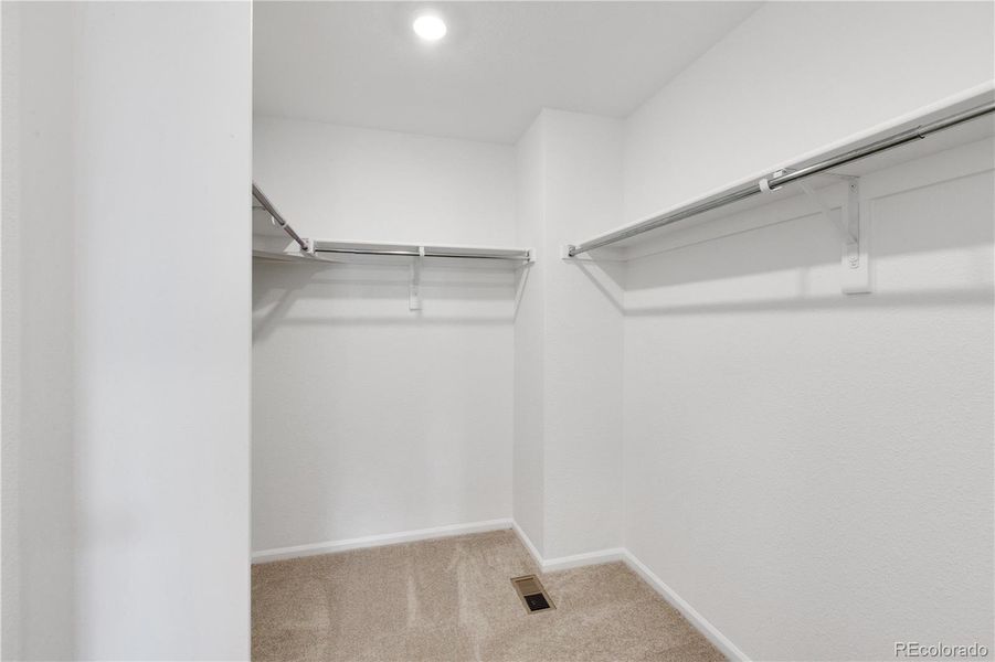 Spacious, unfurnished interior of a new home in , Aurora (Image 16).