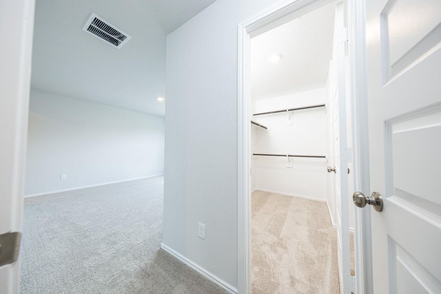 Spacious, unfurnished interior of a new home in Townsend Reserve, Splendora (Image 9).