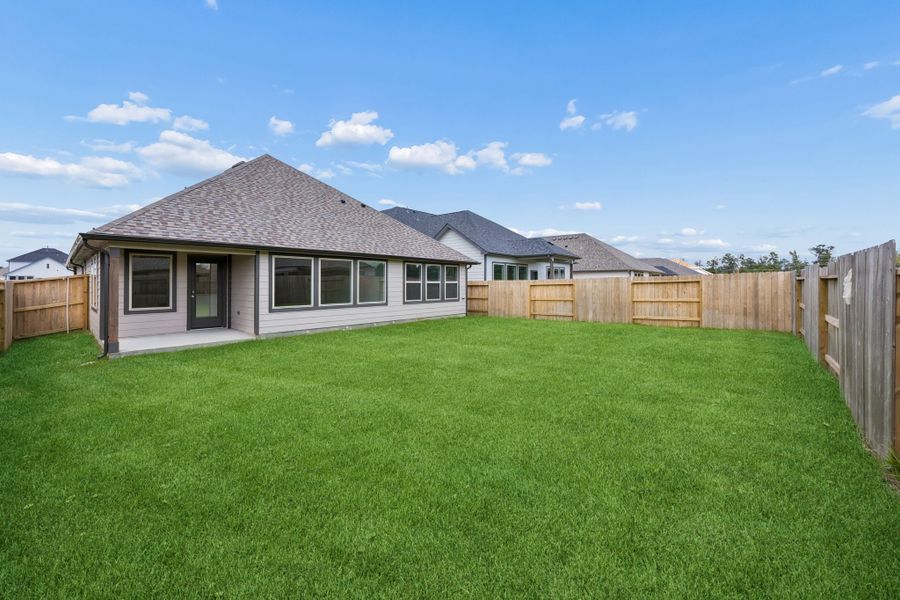 Exterior details and patio area of a home in Riviera Pines, Huffman (Image 4).