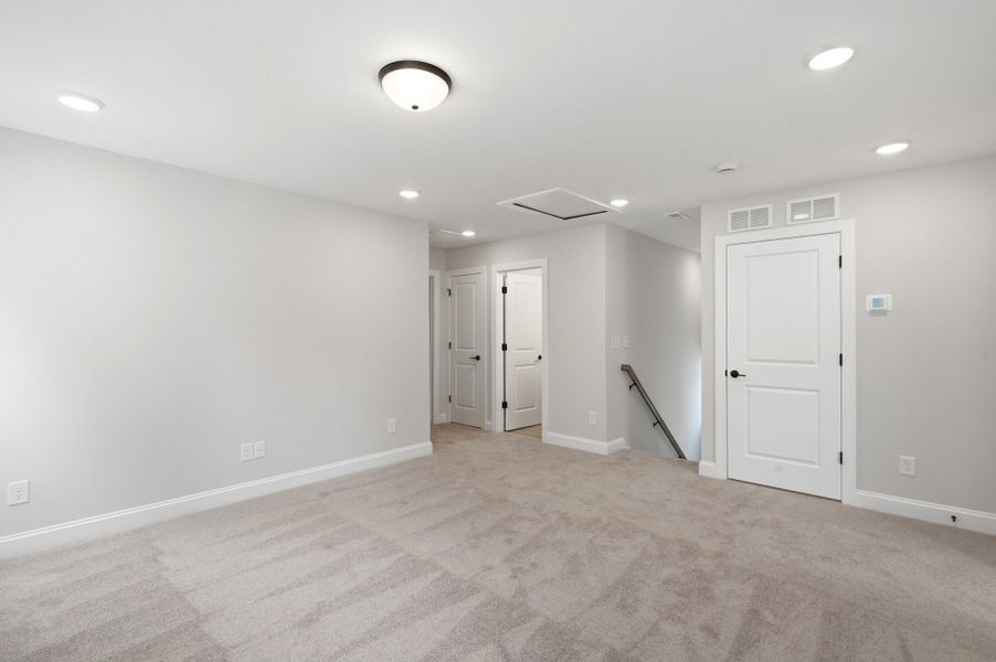 Spacious, unfurnished interior of a new home in Caldwell Forest, Charlotte (Image 29). Spacious, unfurnished interior of a new home in Caldwell Forest, Charlotte (Image 29).