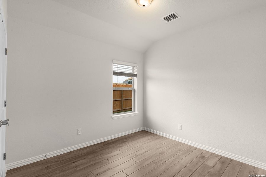 Spacious, unfurnished interior of a new home in Meyer Ranch - Enclave, New Braunfels (Image 14).