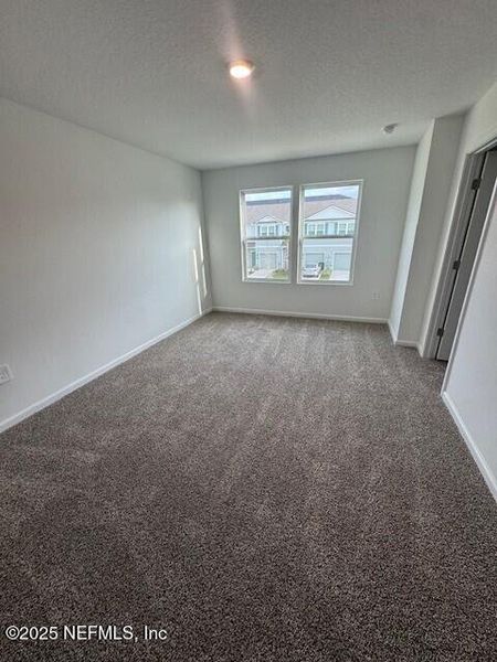 Spacious, unfurnished interior of a new home in The Landing, Middleburg (Image 46).