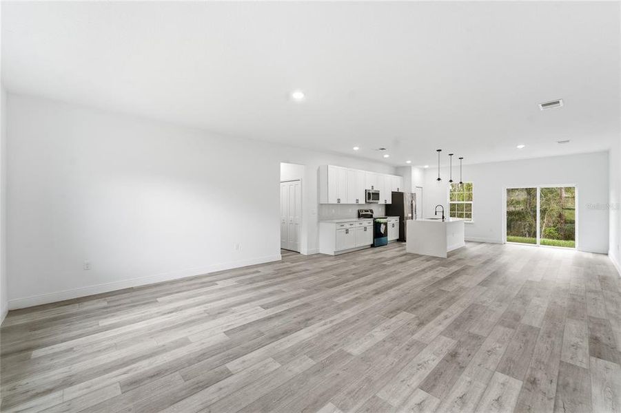 Spacious, unfurnished interior of a new home in , Ocala (Image 23).