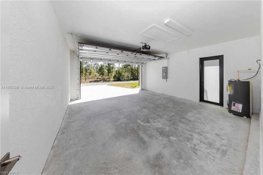 Spacious, unfurnished interior of a new home in , Lehigh Acres (Image 16).