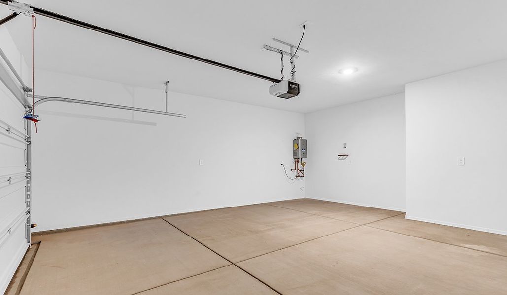 Spacious, unfurnished interior of a new home in Blackhawk, Tucson (Image 32). Spacious, unfurnished interior of a new home in Blackhawk, Tucson (Image 32).