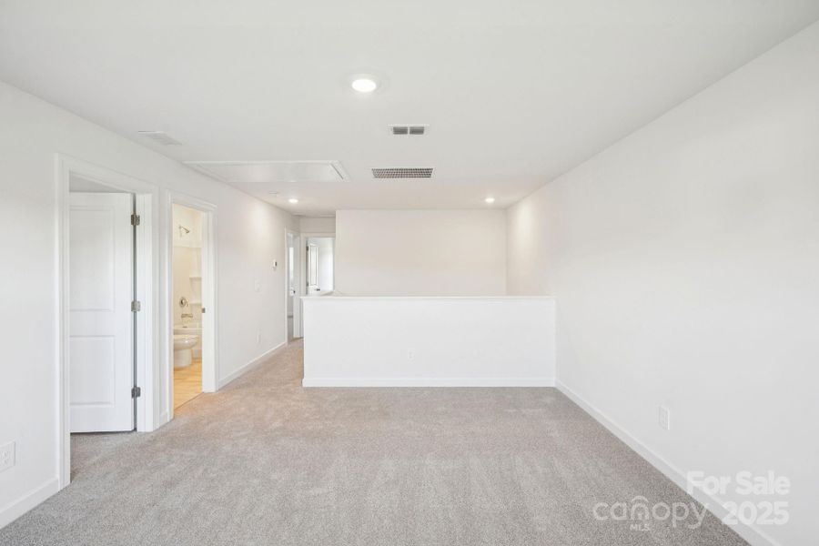 Spacious, unfurnished interior of a new home in Oxford Station, Salisbury (Image 12).