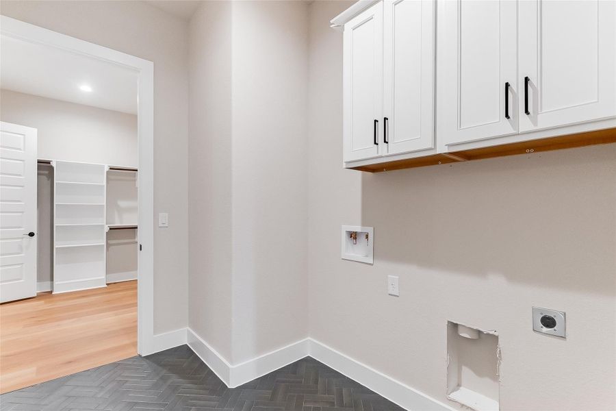 Spacious, unfurnished interior of a new home in , Bertram (Image 28).