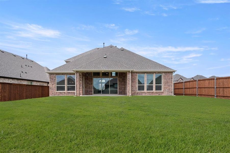 Exterior details and patio area of a home in La Frontera, Fort Worth (Image 4).