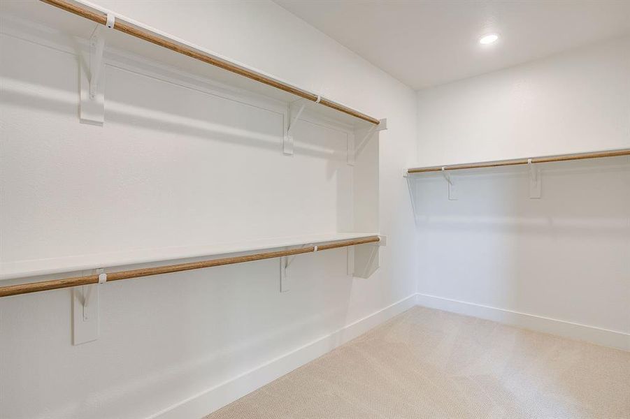 Spacious, unfurnished interior of a new home in Sweetgrass, Haslet (Image 21).