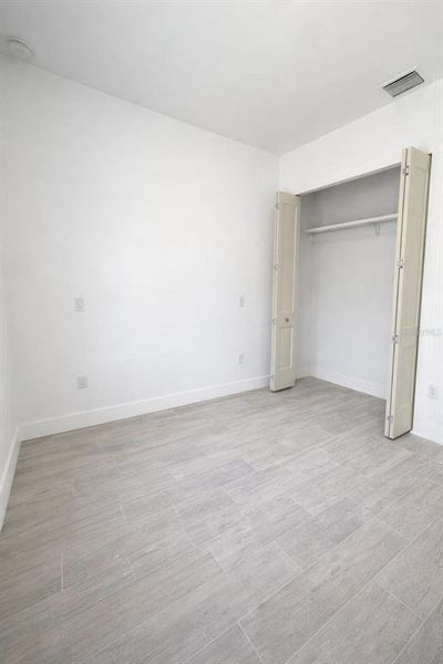 Spacious, unfurnished interior of a new home in , Port Charlotte (Image 14).