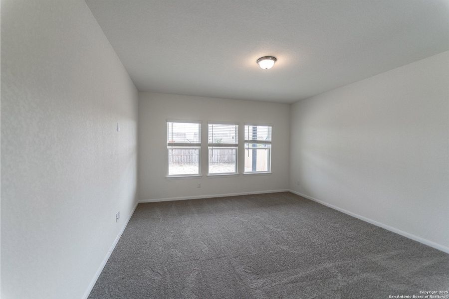 Spacious, unfurnished interior of a new home in Swenson Heights, Seguin (Image 12).
