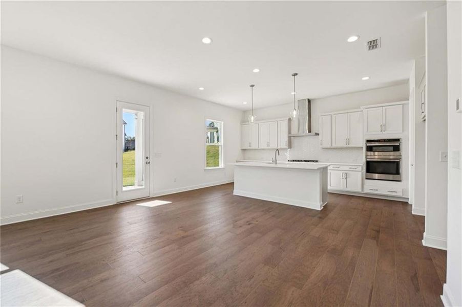 Spacious, unfurnished interior of a new home in East Harbor II at Chestatee, Dawsonville (Image 33).