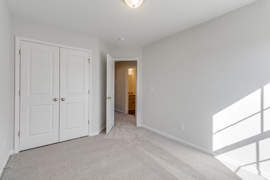 Spacious, unfurnished interior of a new home in Astoria, Columbia (Image 27).