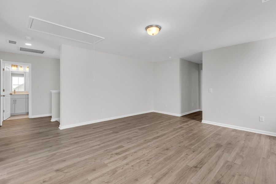 Spacious, unfurnished interior of a new home in Sweetgrass Station, Summerville (Image 30).