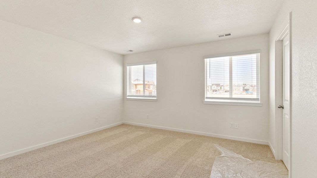 Spacious, unfurnished interior of a new home in The Ridge at Lorson Ranch, Colorado Springs (Image 11).