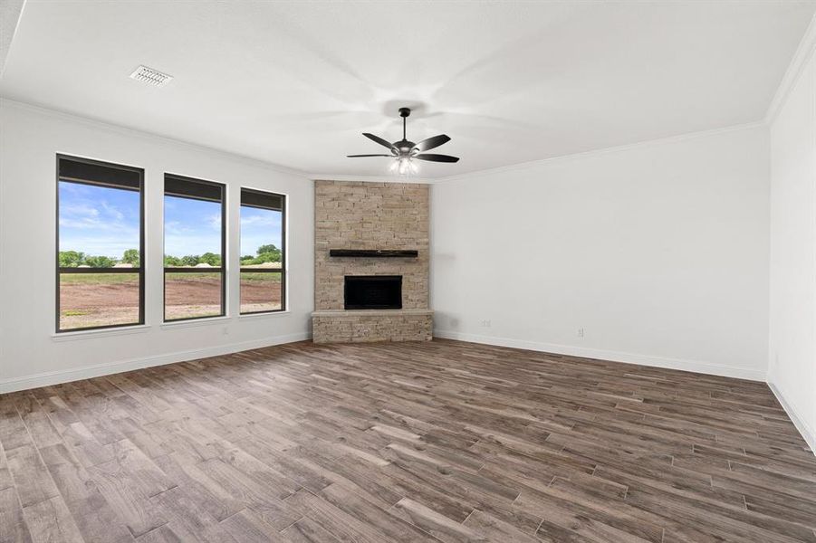 Spacious, unfurnished interior of a new home in , Waxahachie (Image 18).