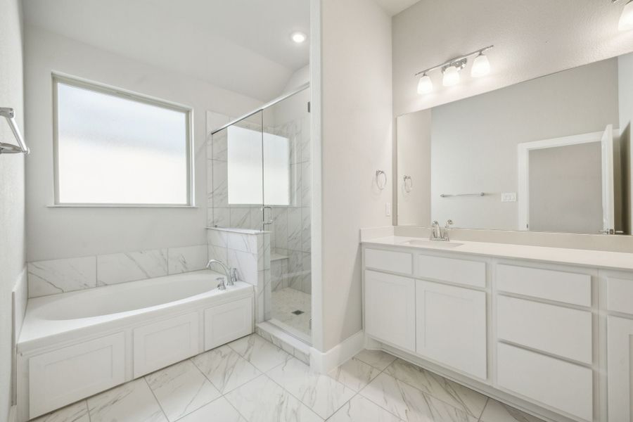 Furnished interior view inside a new home in Dove Hollow, Waxahachie (Image 12).