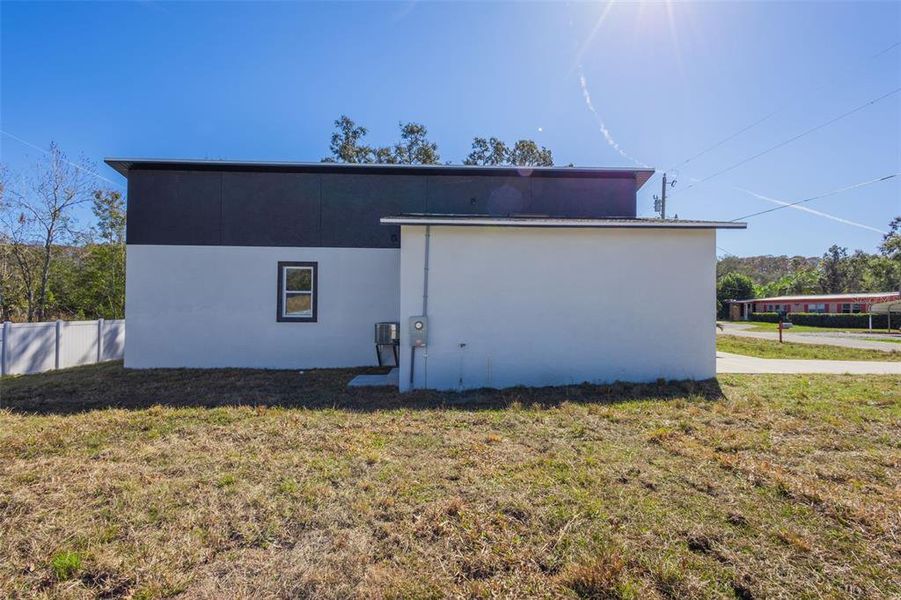 Exterior details and patio area of a home in , New Port Richey (Image 34).