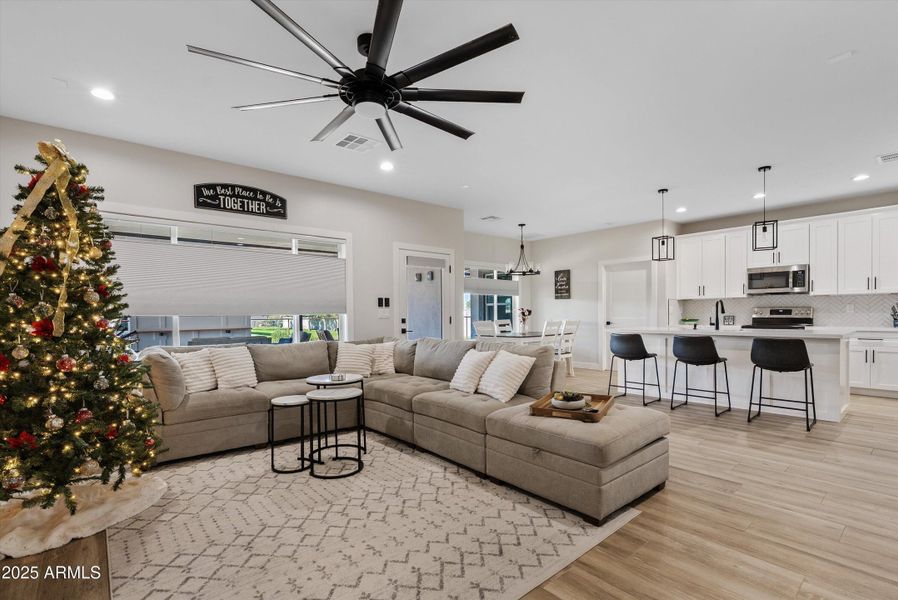 12-DSC02459 12-DSC02459