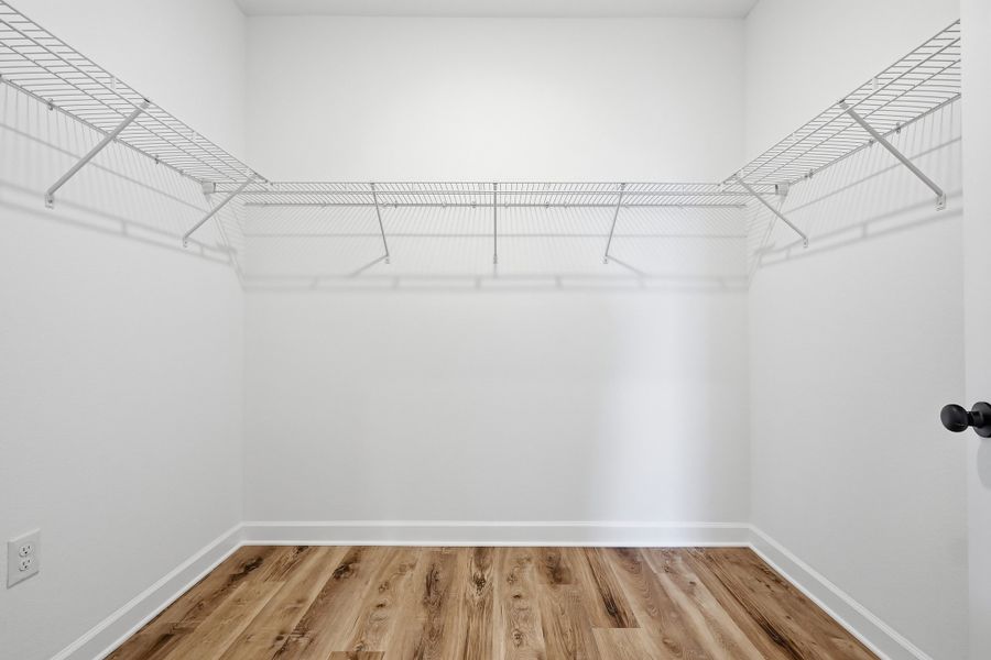 Spacious, unfurnished interior of a new home in Barton's Bend, Crestview (Image 38).