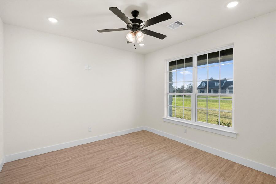 Spacious, unfurnished interior of a new home in , Iola (Image 17).