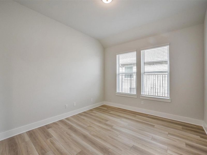 Spacious, unfurnished interior of a new home in Sierra Vista, Rosharon (Image 38).