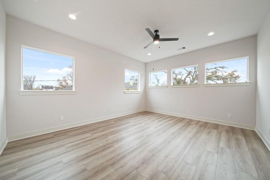 Spacious, unfurnished interior of a new home in , Houston (Image 38).