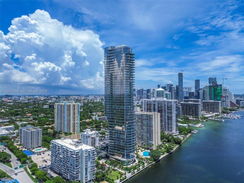 Condo located in Miami, FL showcasing its design and architecture (Image 30).